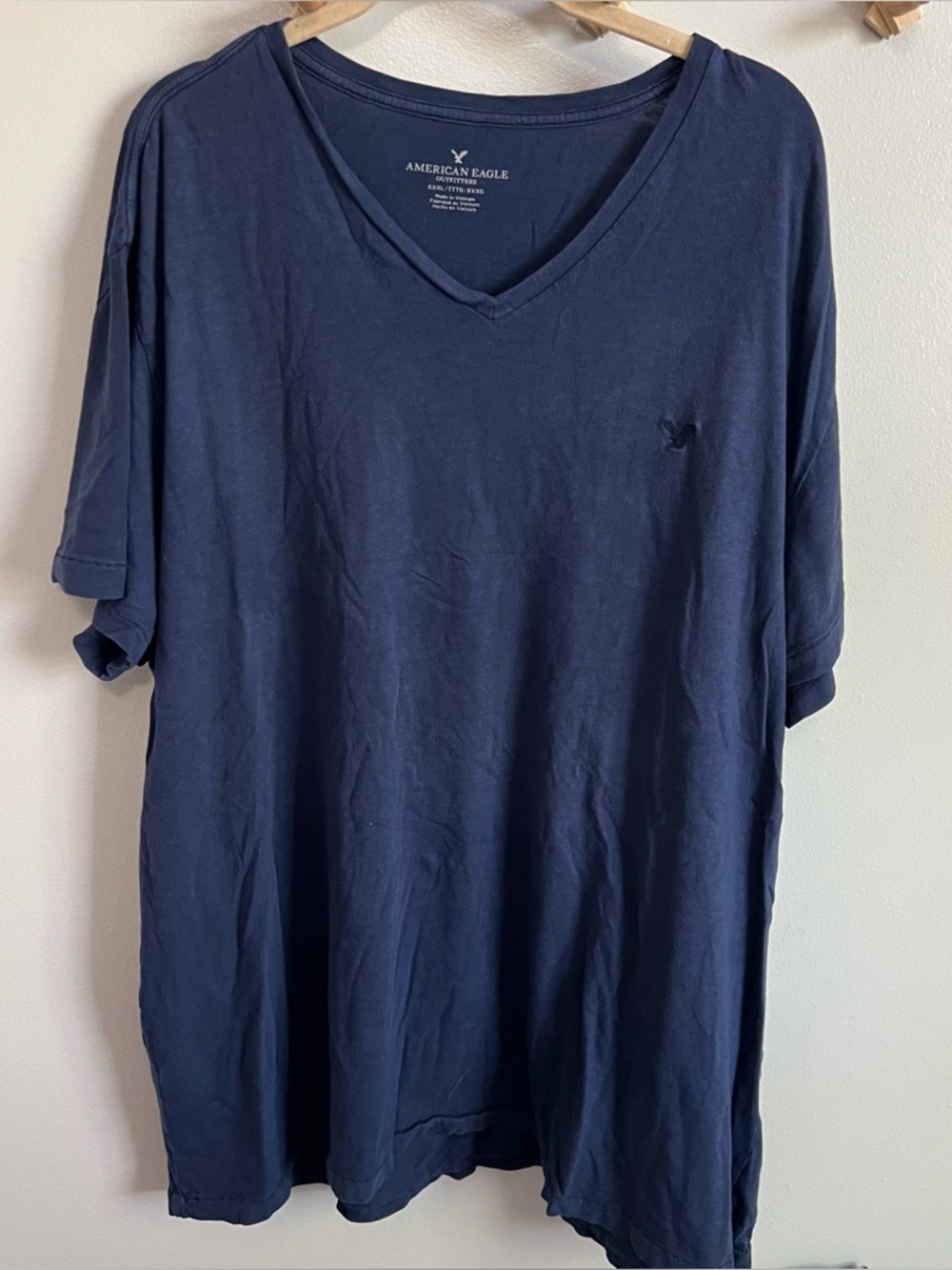 Men's AE navy Vneck tshirt xxxl